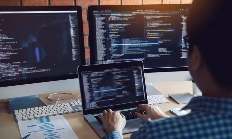 数据科学选型:R与Python如何赋能沙湾县网站建设?